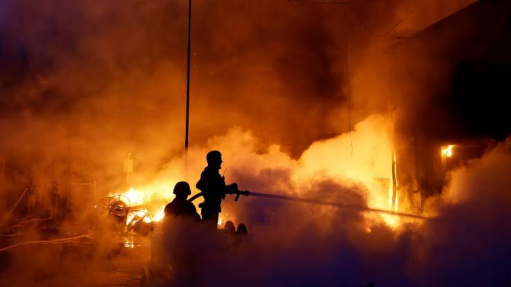 De nouvelles frappes meurtrières touchent Kyiv au lendemain des discussions menées par les États-Unis / Le Soir