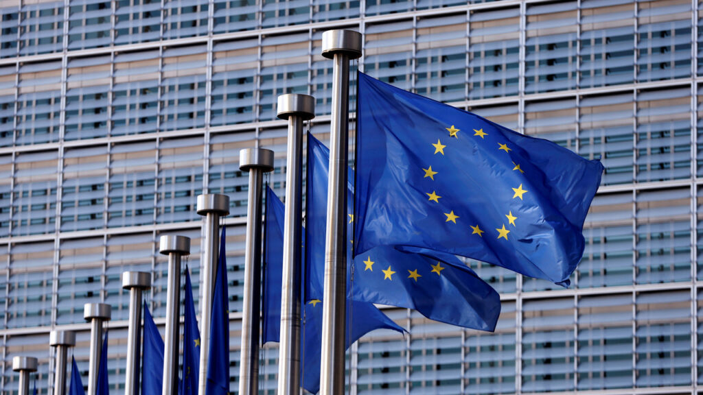 Cyberattaques et drones replacent la sécurité européenne au centre des préoccupations françaises / RTS