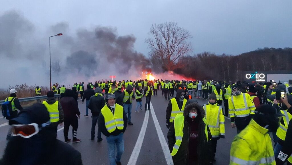 Manifestations du 17 octobre : jusqu’à 800 000 participants et une vague de dégradations dans les grandes villes / Ici.fr