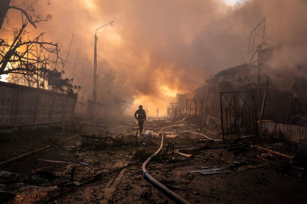 Après de nouveaux bombardements en Ukraine, Paris condamne les attaques russes contre les civils et rappelle les obligations du droit international / L'Actualité