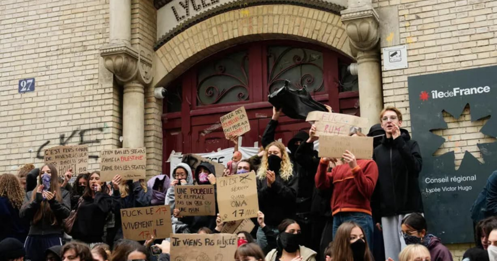 Le gouvernement français reconnaît avoir tardé à réagir aux manifestations étudiantes et appelle à la reprise des cours / AP