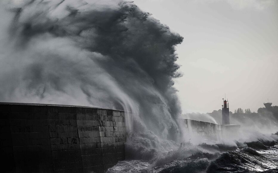 Tempête Austen : 40 000 foyers encore privés d'électricité dimanche soir malgré les réparations engagées par Enedis / Le Parisien