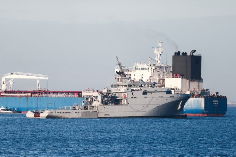 La flotte fantôme russe sous pression : pourquoi la France multiplie les interceptions de pétroliers / Le Point