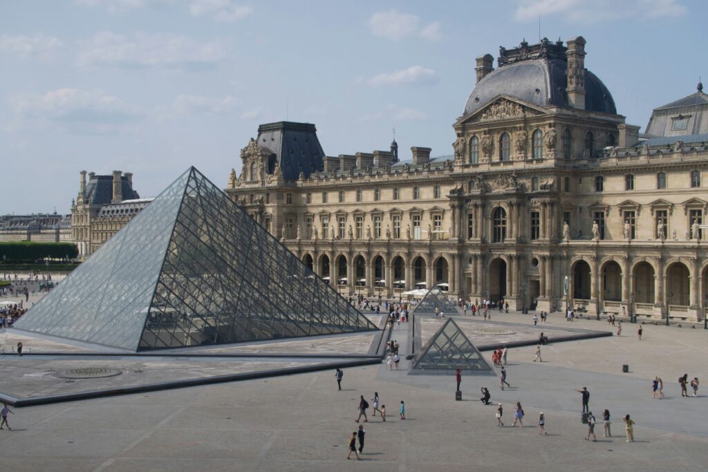 À Paris, des étudiants bloquent le Louvre en soutien aux manifestations lycéennes / unsplash
